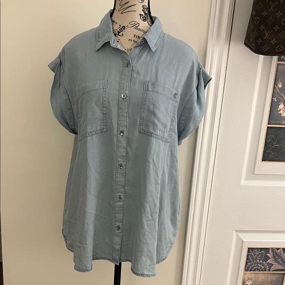 Calvin Klein Tops - Calvin Klein Light Blue Button Down Shirt